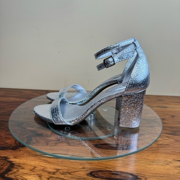 Bandolino Armory Sandal in silver - Picture 7 of 14